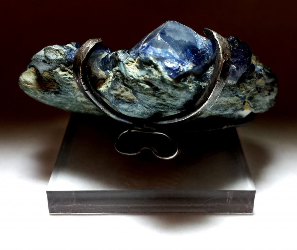 Benitoite Rough Specimen 2"x1.6" 153crts Gold Crown Jewelry