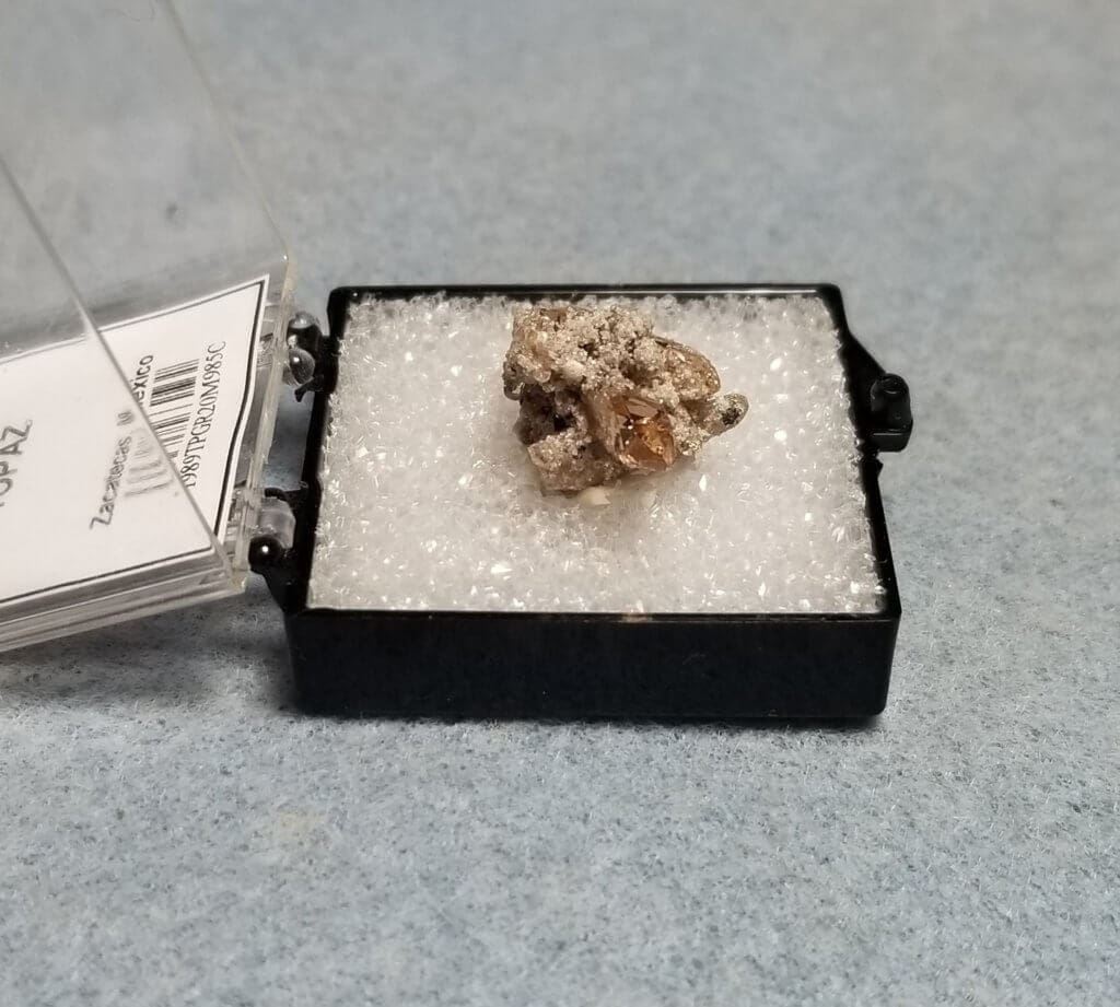 Topaz Golden Specimen 20x12mm 9.85Crts Gold Crown Jewelry